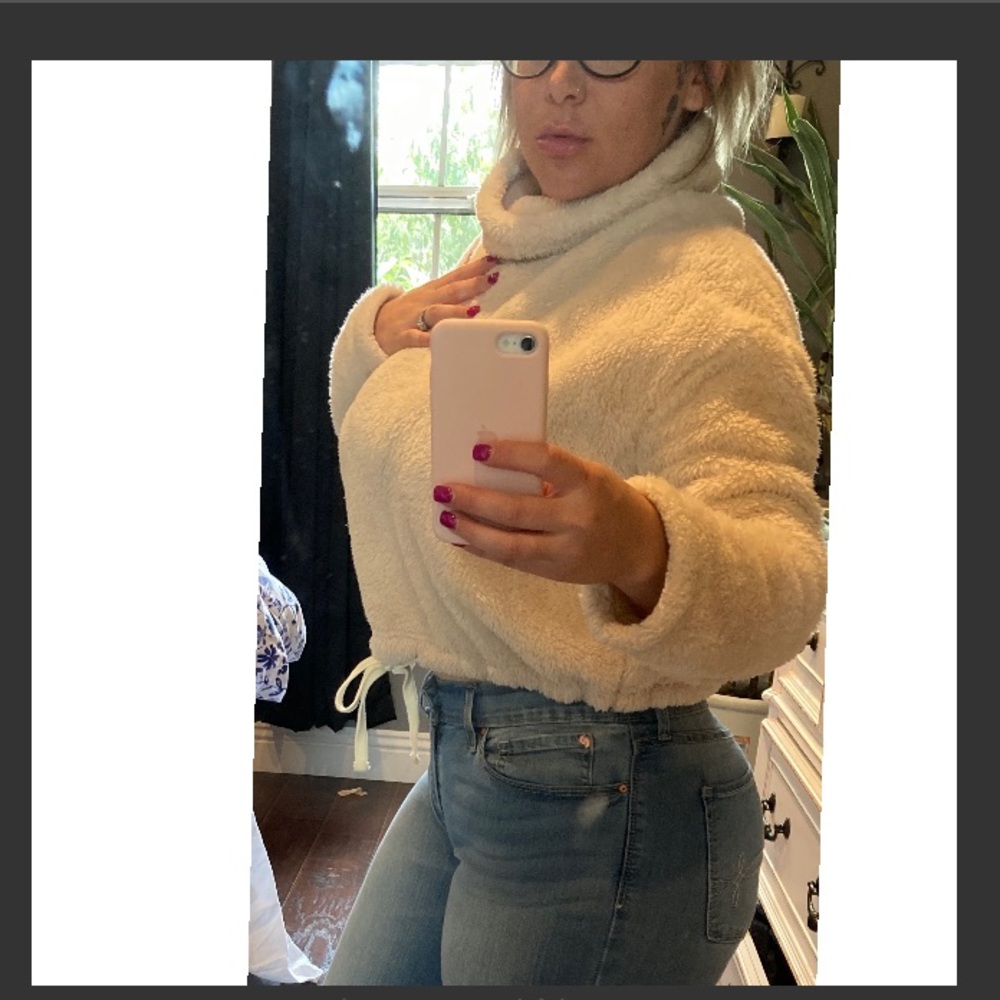 BCBG SWEATER